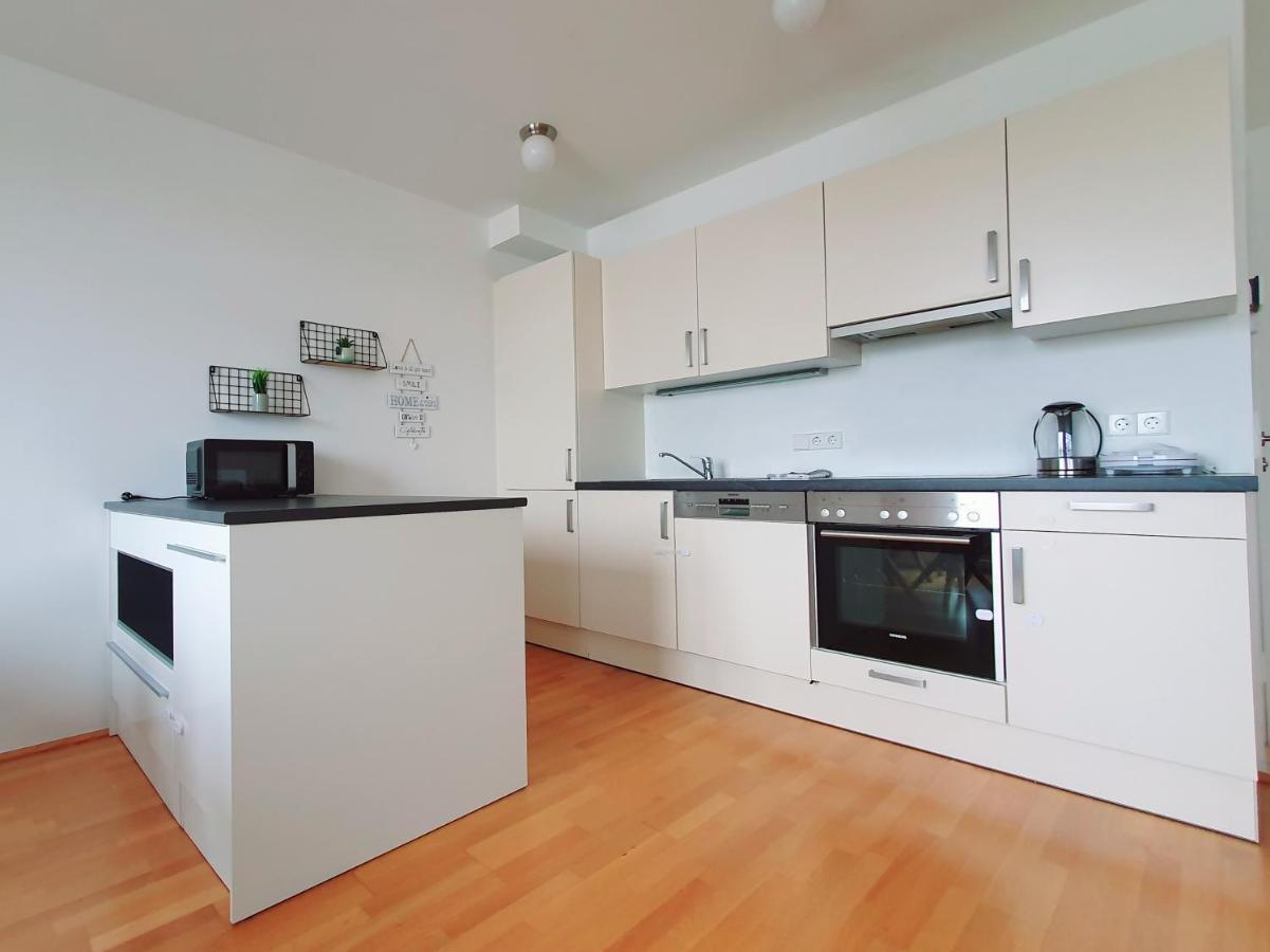 Near Lake Two Bedroom Duplex * Wiedeń